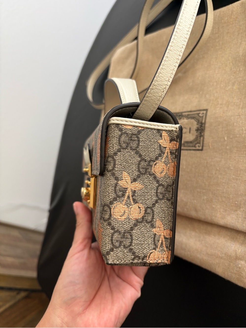 Gucci Beige GG Supreme Canvas Satchel with Peach Motif and Gold Hardware - Picture 5 of 11
